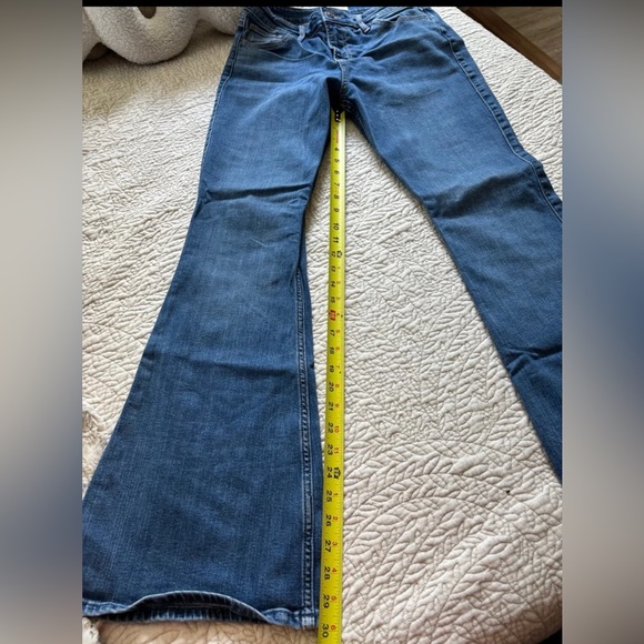 NWOT Abercrombie & Fitch Ultra High Rise Stretch Flare Jeans. SOLD OUT ON SITE. - Picture 8 of 8